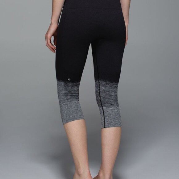 LULULEMON 8 Seamlessly Street Heathered Black Cropped Leggings High Compression - Picture 4 of 13